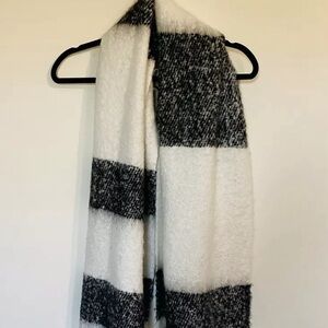 Oversized black and white scarf